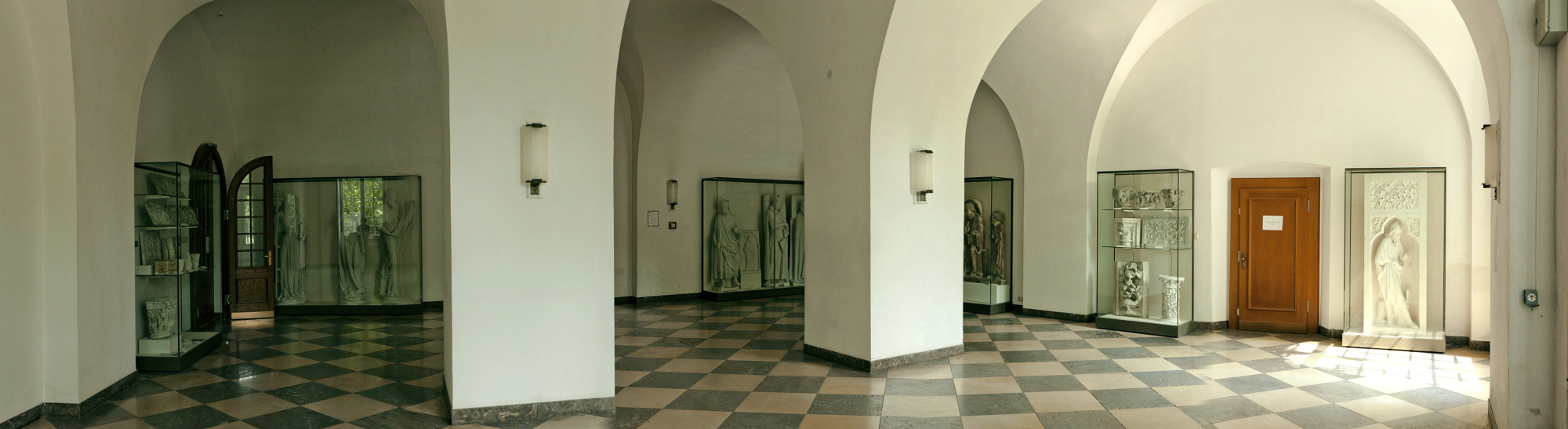 pcm_foyer_panorama_01.jpg